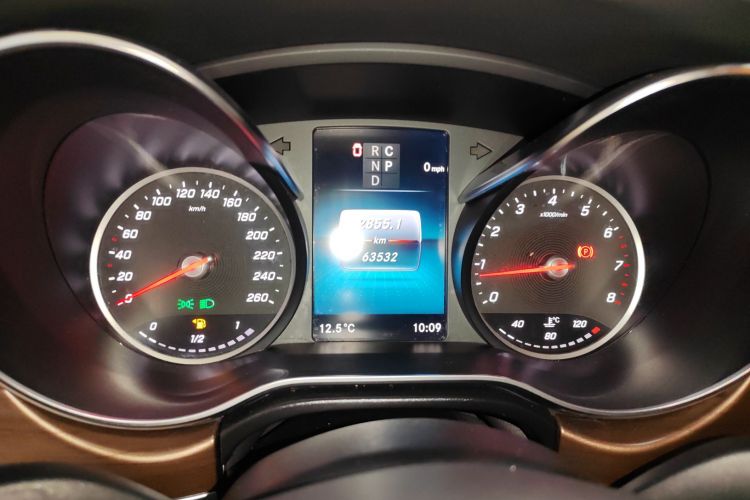 奔驰V级 2020款 V 260 L 长轴距豪华版中控内饰14