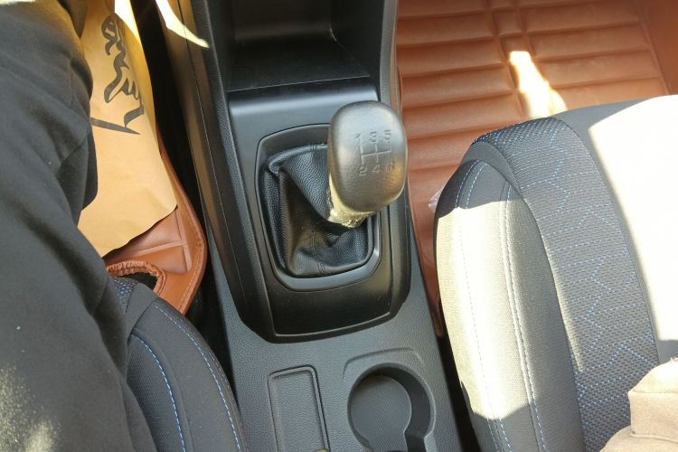 宝骏310 2016款 1.2L 手动舒适型中控内饰18