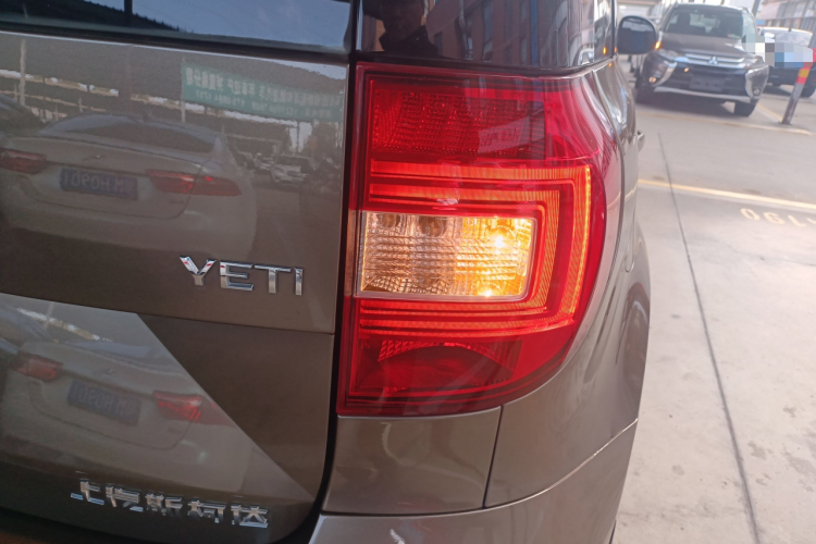 斯柯达 Yeti 2017款 TSI280 DSG前行版车身外观6006