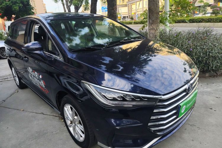 比亚迪 宋MAX 2021款 升级版 1.5T 手动豪华型 7座车身外观3