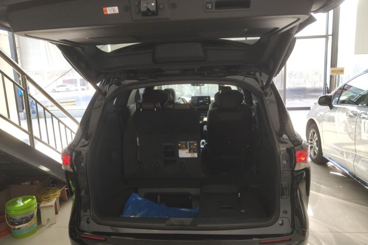 丰田 格瑞维亚 2026款 2.5L混动 尊贵PLUS四驱版机舱底盘23