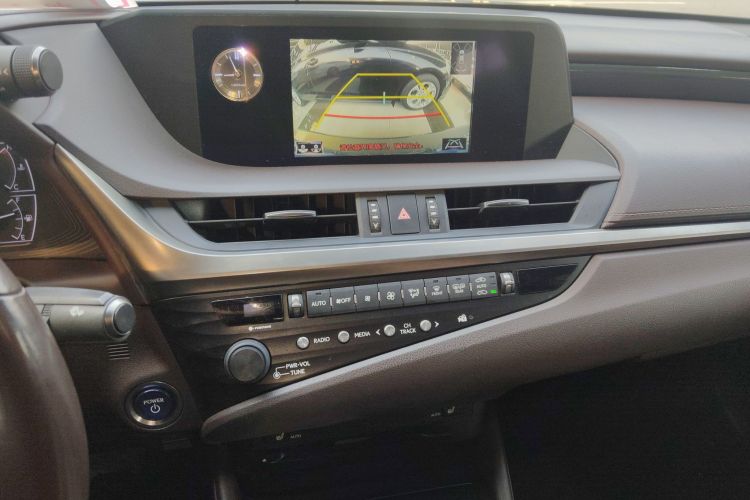 雷克萨斯ES 2018款 300h 卓越版 国V中控内饰16