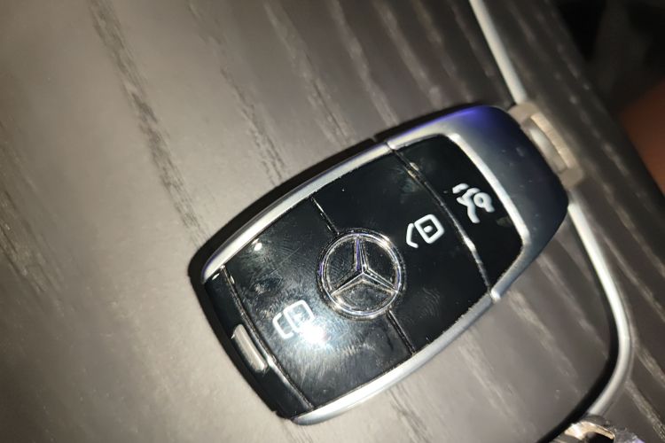 奔驰E级 2023款 E 300 L 运动时尚型中控内饰11