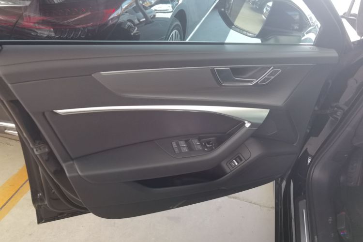 奥迪A6L 2024款 45 TFSI 臻选动感型中控内饰47