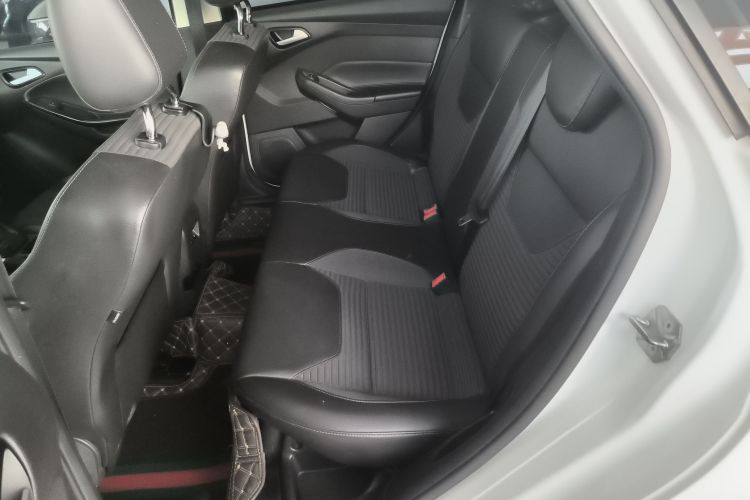 福特 福克斯 2017款 两厢 1.6L 自动风尚型智行版中控内饰21