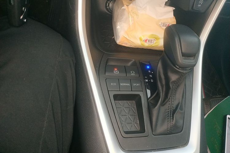 丰田 威兰达 2022款 2.0L CVT两驱领先版中控内饰18