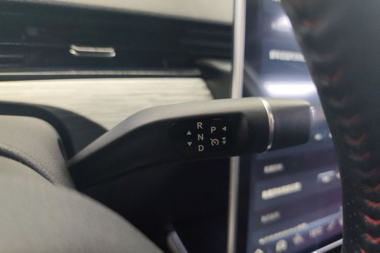 哪吒汽车 哪吒V 2022款 潮 400 Lite中控内饰18