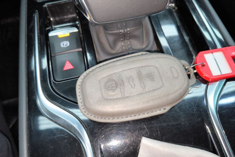 红旗E-QM5 2024款 610km PLUS中控内饰11