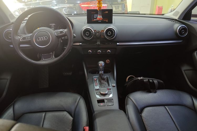 奥迪A3 2016款 Limousine 35 TFSI 领英型中控内饰7002