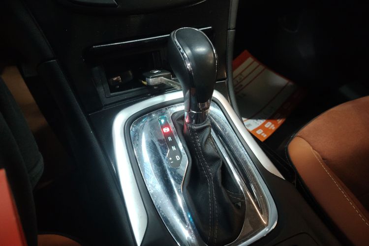 别克 君威 2015款 GS 2.0T 豪情运动版中控内饰18