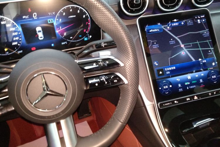奔驰C级 2024款 C 200 L 运动版中控内饰18