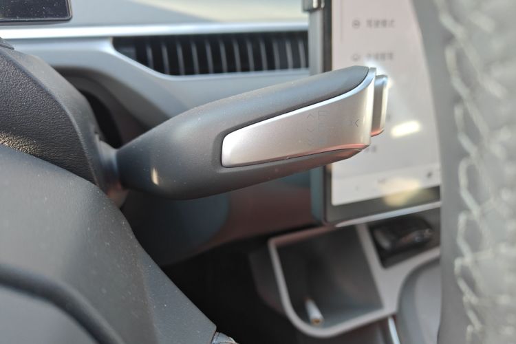 小鹏MONA M03 2025款 600 超长续航 Max中控内饰18