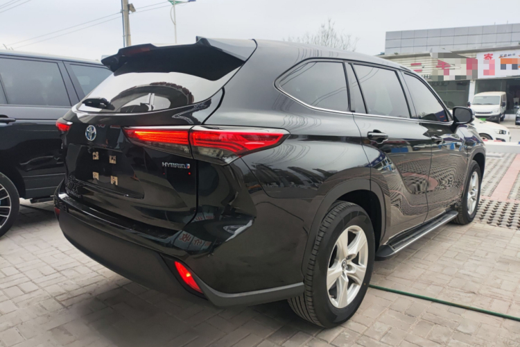 丰田 汉兰达 2023款 2.5L智能电混双擎两驱精英版 7座车身外观6005