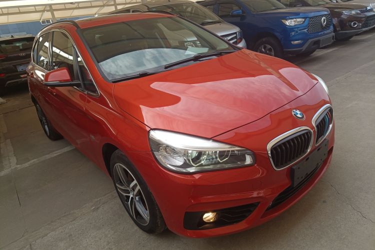 宝马2系旅行车 2016款 218i 运动设计套装车身外观3