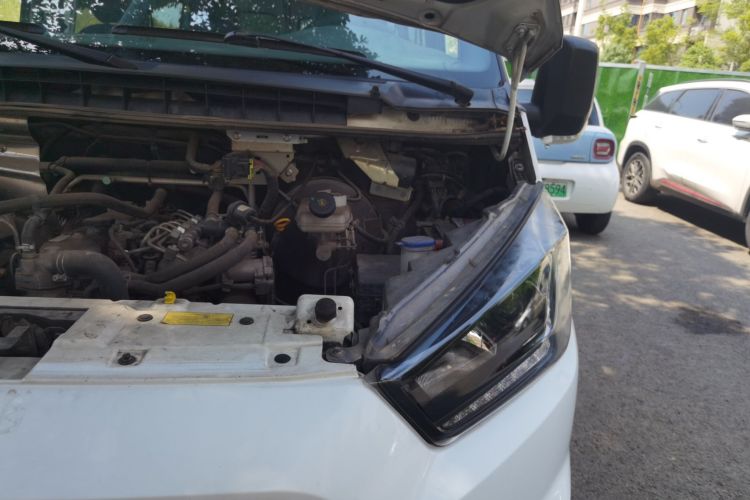 江铃 特顺 2017款 2.8T商运型短轴中顶6/7/8座JX493局部细节9006