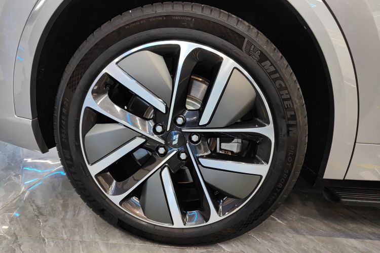 理想汽车 理想L9 2024款 Ultra车身外观6008