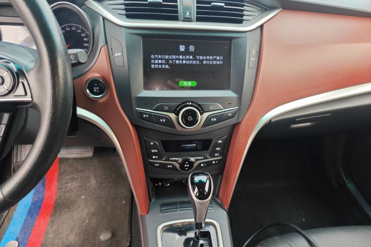 比亚迪G5 2014款 1.5TID 自动旗舰型中控内饰16