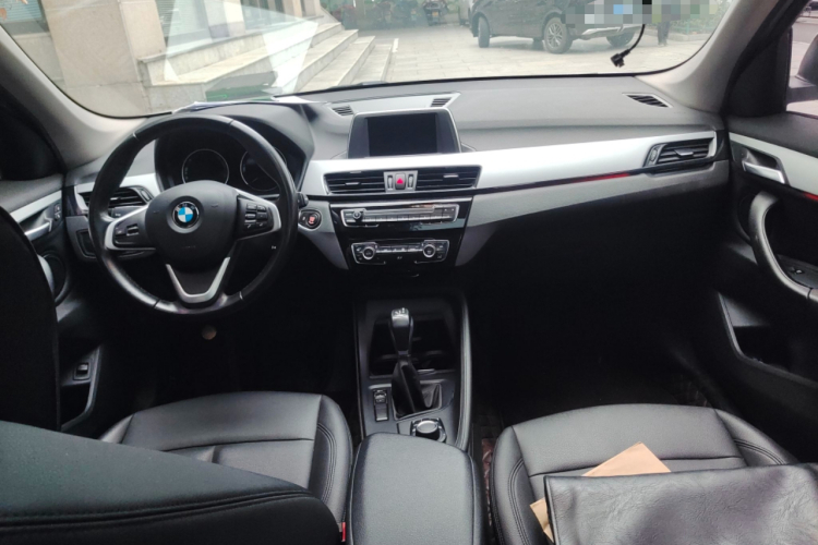 宝马X1 2019款 sDrive18Li 时尚型中控内饰12