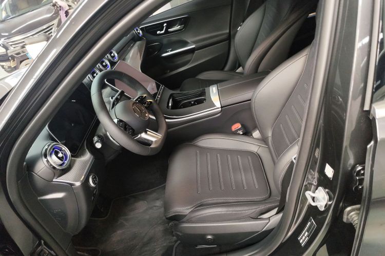 奔驰C级 2025款 改款 C 260 L 运动版中控内饰19