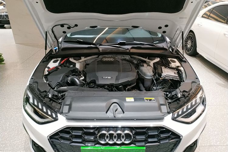 奥迪A4L 2022款 40 TFSI 豪华动感型机舱底盘24