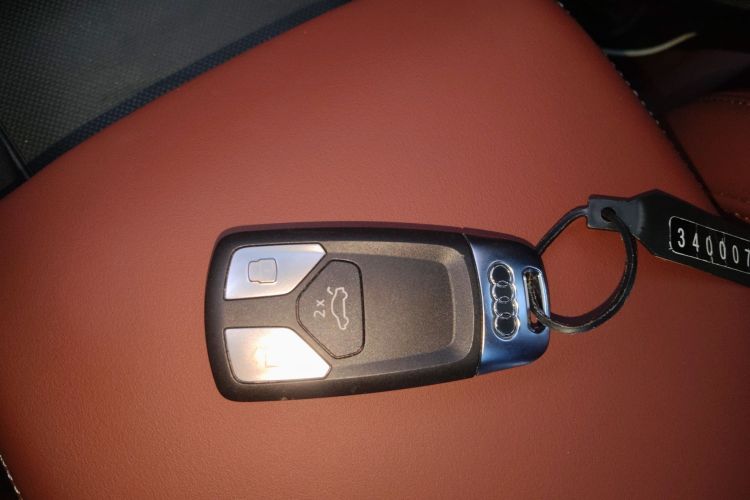 奥迪Q5L 2025款 40 TFSI 豪华动感型中控内饰7001