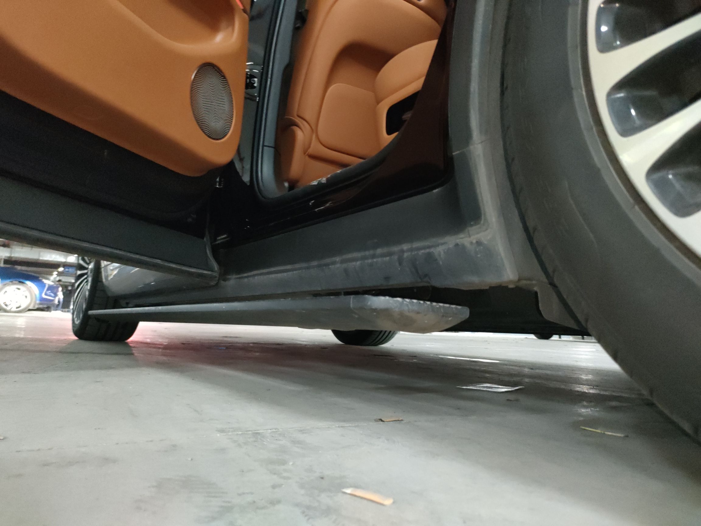 鸿蒙智行 问界M9 2024款 增程 Ultra版 42kWh 6座版