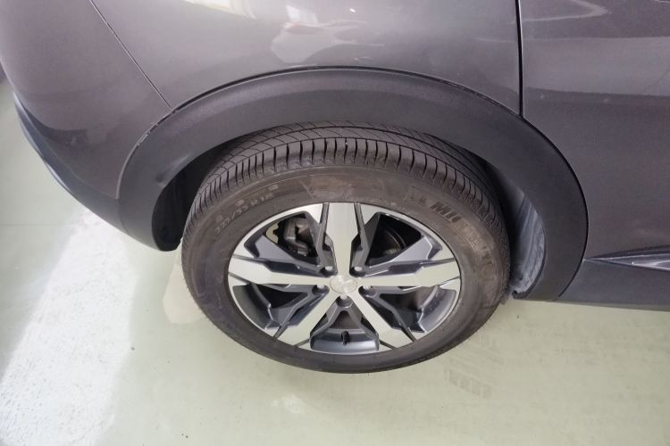 标致4008 2019款 改款 360THP 尝先版车身外观6008