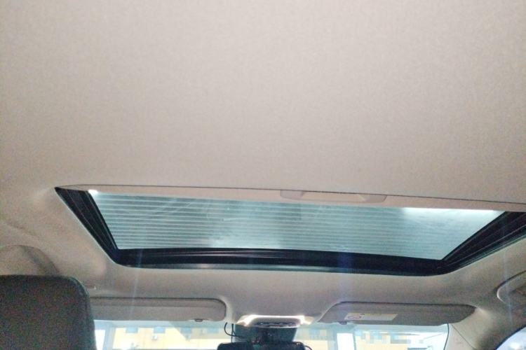 丰田 雷凌 2023款 智能电混双擎 1.8L 豪华版局部细节22