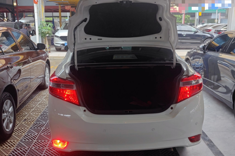 丰田 威驰 2014款 1.5L 自动智臻版局部细节23