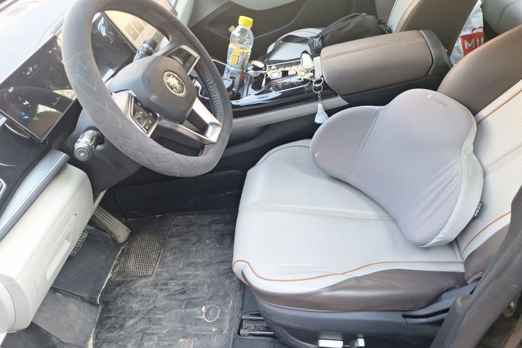 比亚迪 秦PLUS 2023款  冠军版 DM-i 120KM超越型局部细节19