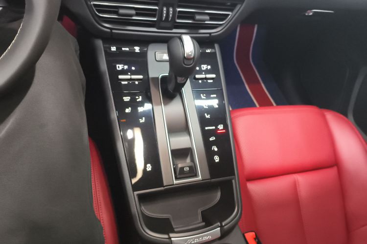 保时捷 2022款 Macan 2.0T中控内饰18