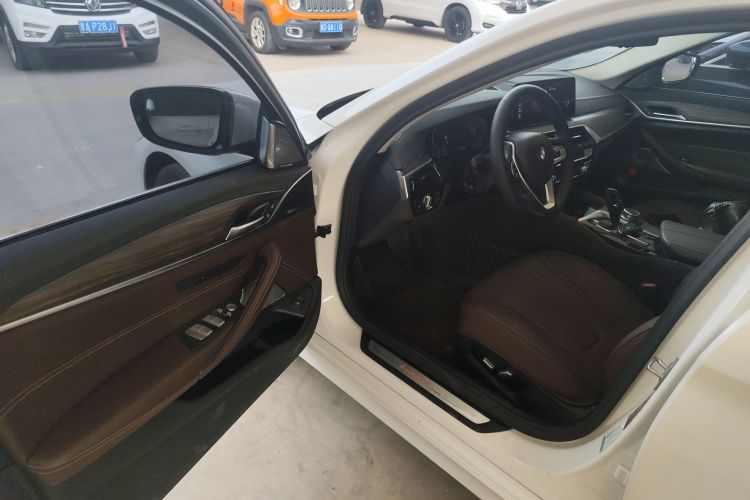 宝马5系 2019款 改款 530Li 领先型 豪华套装中控内饰20