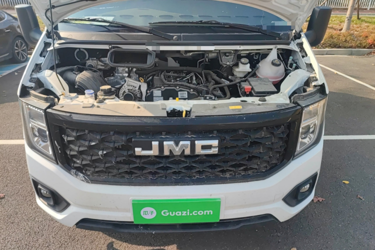 江铃福顺 2023款 2.0T 手动短轴低顶商运型多功能乘用车6座 双开尾门局部细节24