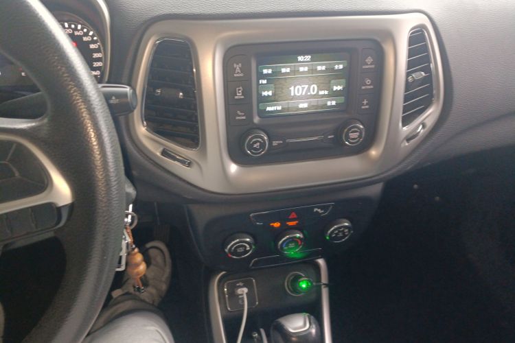 Jeep 指南者 2017款 200T 自动舒享版中控内饰16