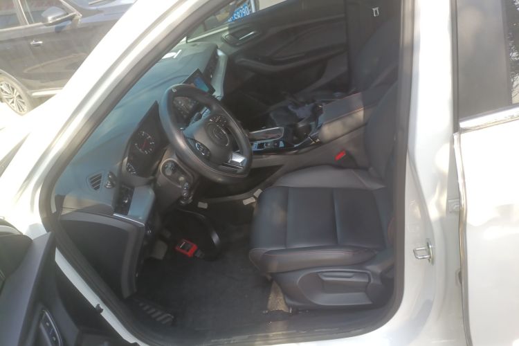 名爵 MG5 2023款 180DVVT CVT风尚版中控内饰19