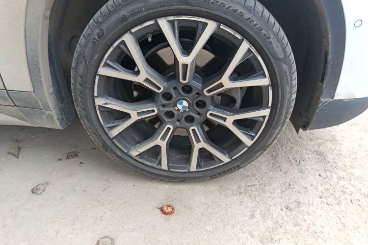 宝马X1 2020款 xDrive25Li 尊享型车身外观10