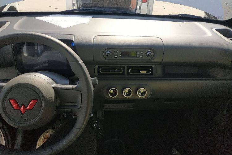 五菱汽车 五菱之光新能源 2025款 305km 进取型中控内饰7002