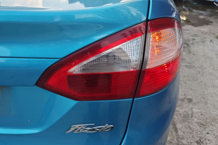 福特 嘉年华 2013款 三厢 1.5L 手动风尚型车身外观9