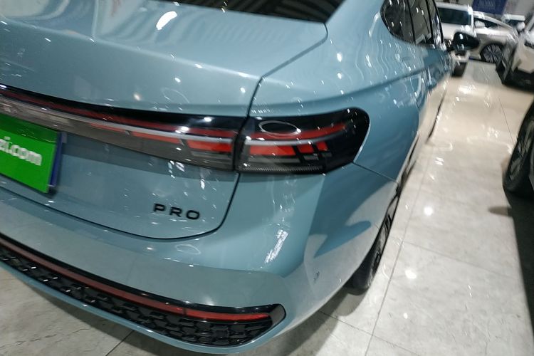 大众 帕萨特 2025款 Pro 380TSI 星空龙尊版车身外观9