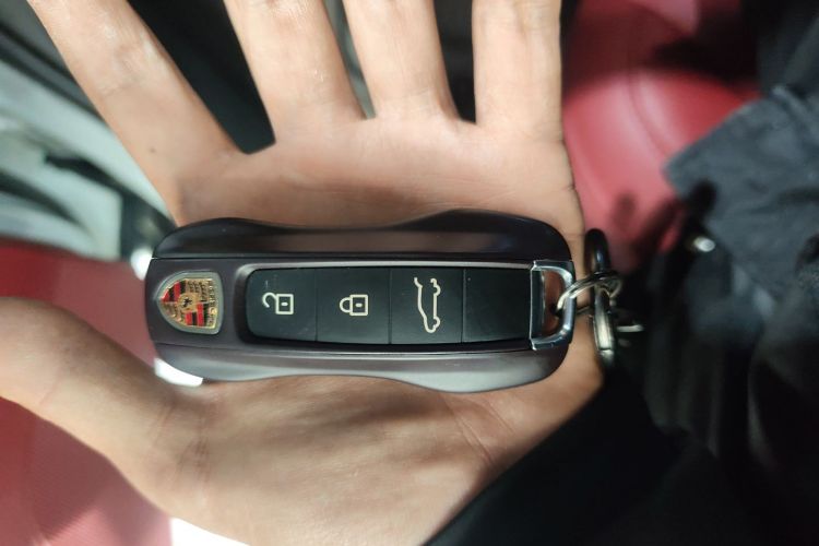 保时捷 Cayenne新能源 2023款 Cayenne E-Hybrid 2.0T中控内饰7001