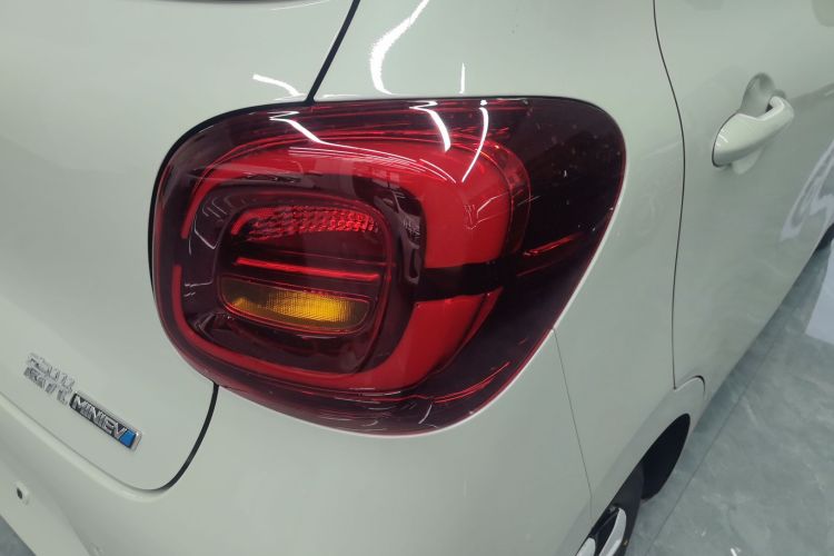 五菱汽车 宏光MINIEV 2025款 四门版 进阶款车身外观9