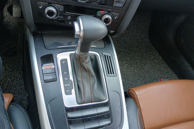 奥迪A5 2014款 Coupe 45 TFSI风尚版中控内饰18