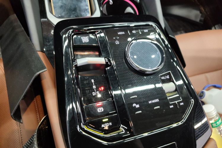 宝马5系 2024款 525Li M运动套装中控内饰18