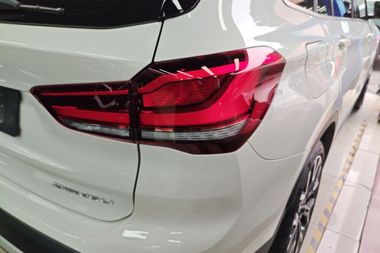 宝马X1 2022款 xDrive25Li 尊享型车身外观9