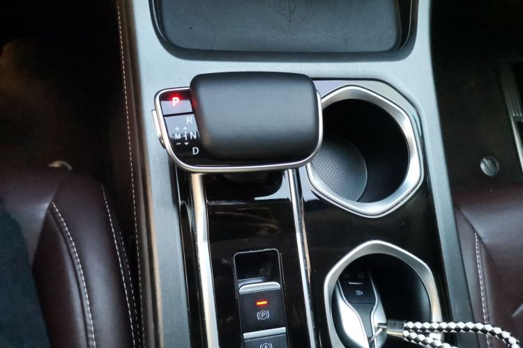 BAW北汽制造 锐胜王牌M7 2023款 2.0L 自动长轴创享型 7座中控内饰18