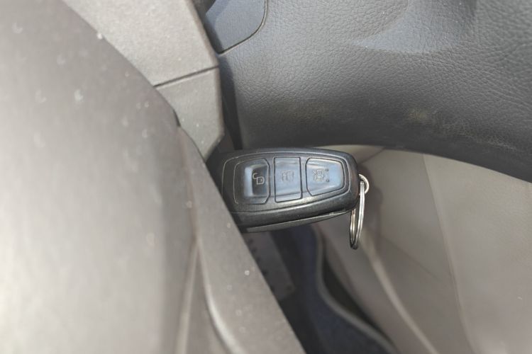 福特 福克斯 2012款 三厢 1.6L 手动舒适型中控内饰11