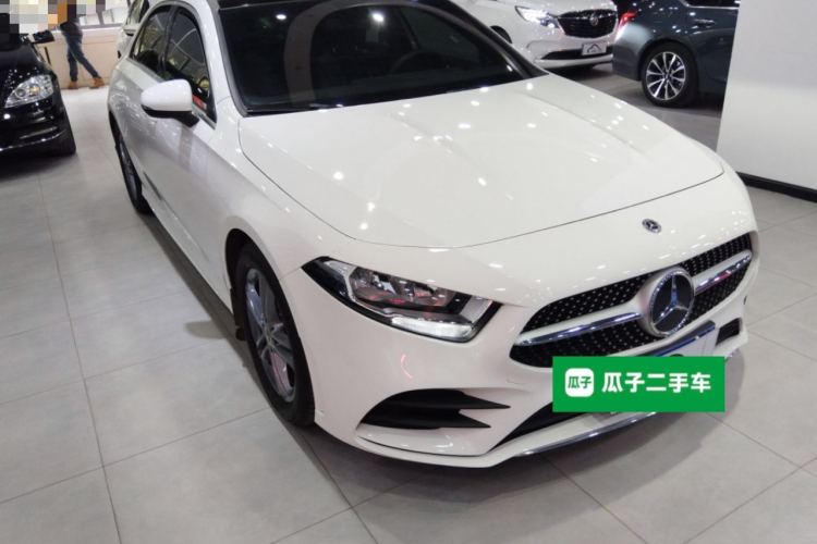 奔驰A级 2021款 改款 A 180 L 运动轿车车身外观3