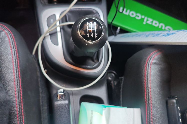 一汽 骏派D60 2017款 1.5L 手动豪华型中控内饰18