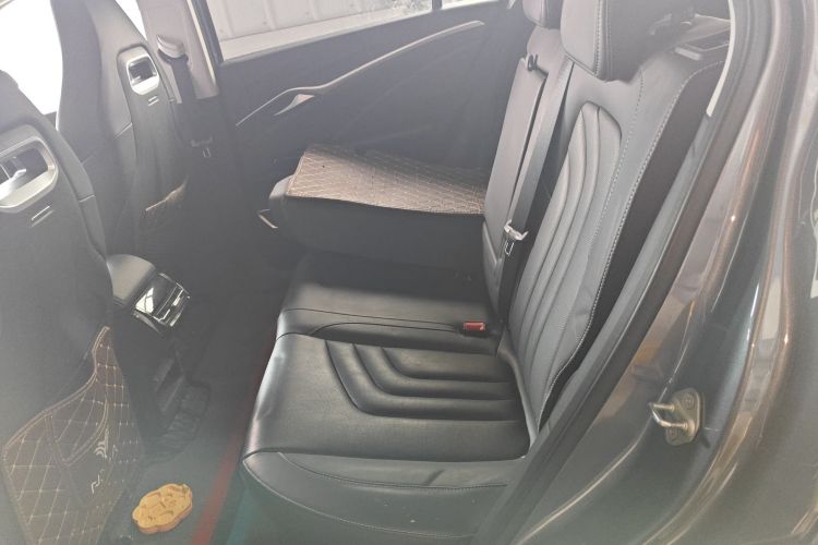 哪吒汽车 2022款 哪吒U-Ⅱ 610 三元锂中控内饰7004