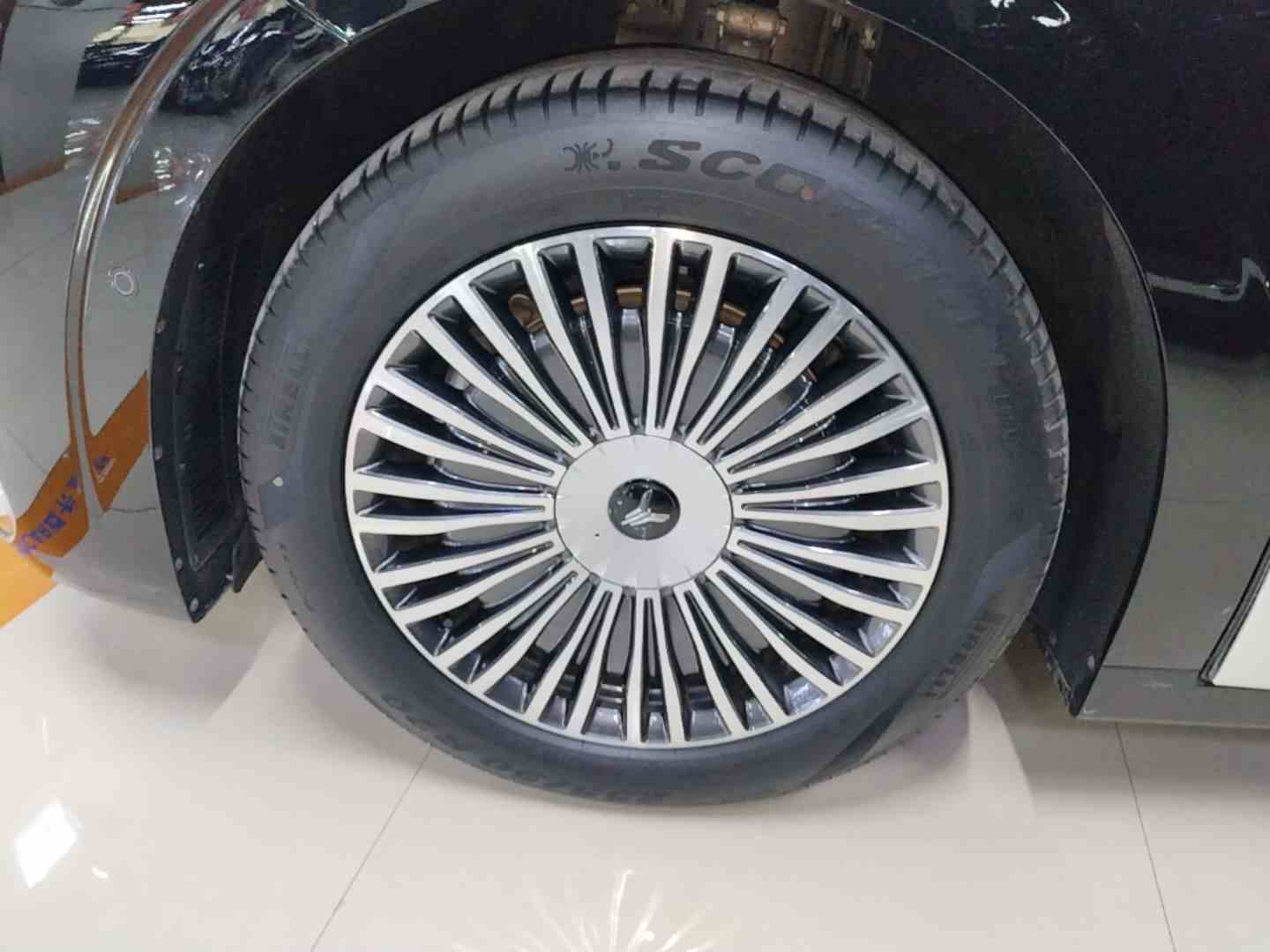 岚图汽车 岚图梦想家 2024款 PHEV 超长续航旗舰版(2)